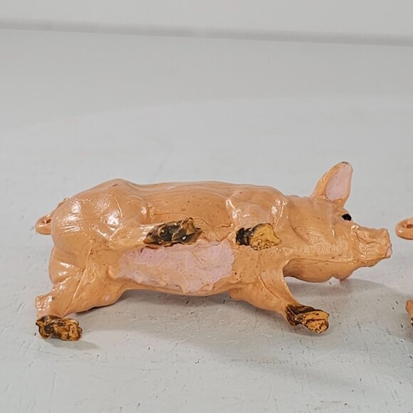 Vintage Plastic Pig Figurines Set Of 2 Farm Animal Miniatures Toy Collectibles - Picture 9 of 9